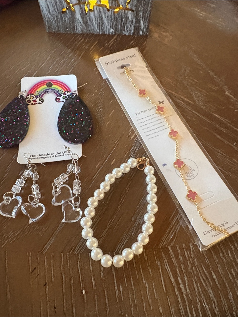Lot of NWOT Jewelry- pearl/gold & orange/gold clover bracelet& 2 pair earrings🌈💟
